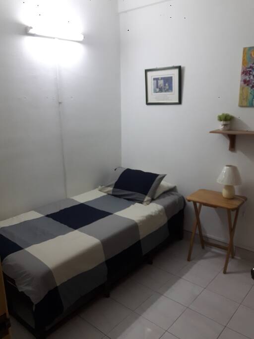 The bedroom with a single bed