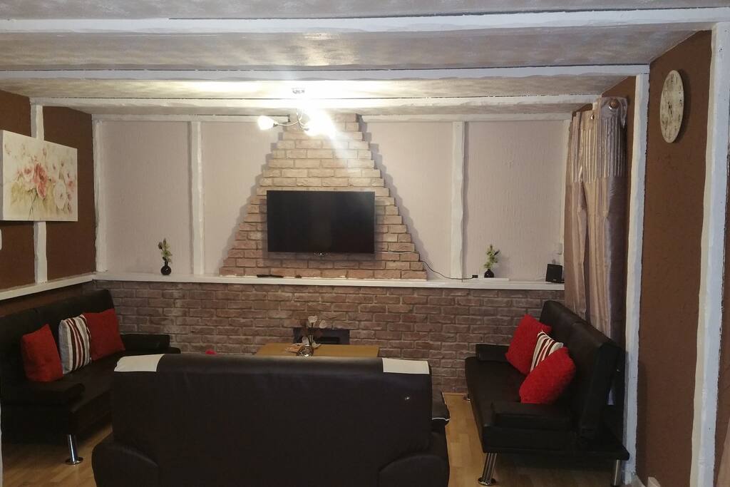 Lounge - Spacious and comfortable