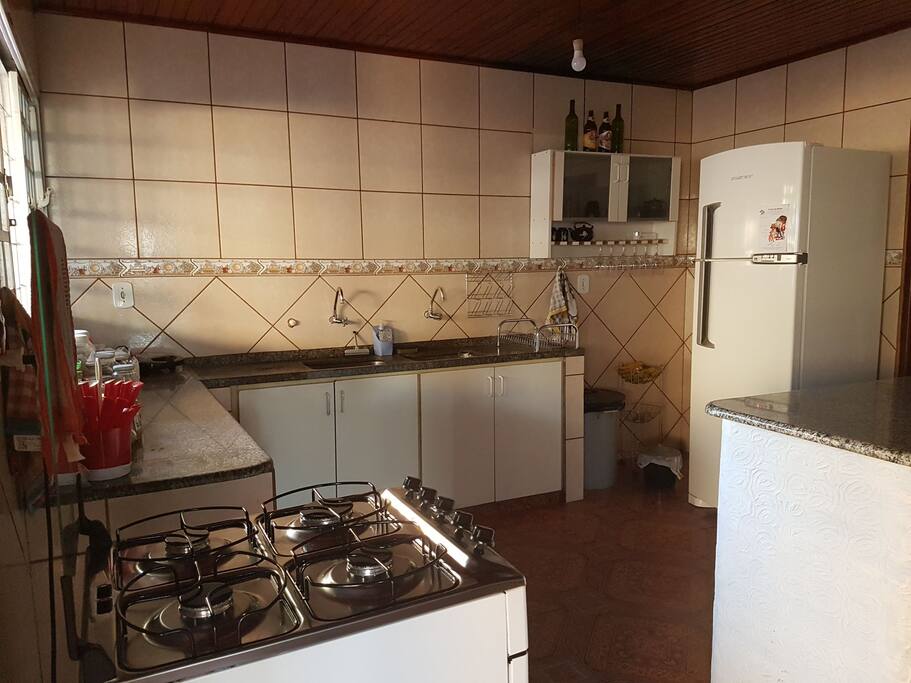 Cozinha compartilhada. Equipada com todos os utensílios.