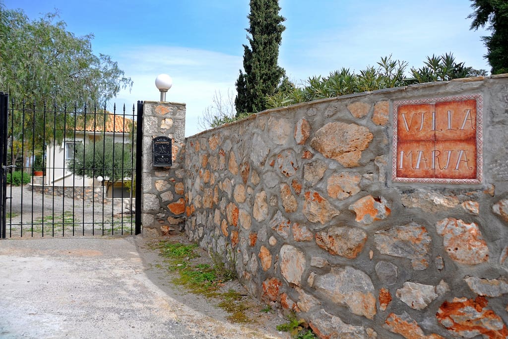 Villa Maria entrance sign