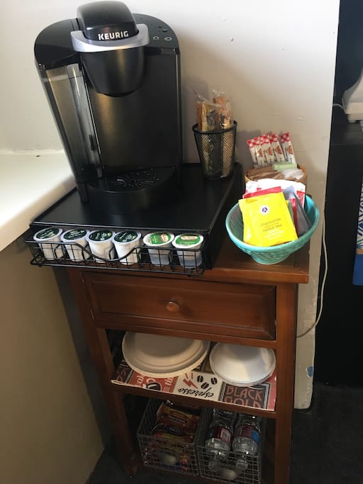 Keurig Coffee & Coffee maker. Make yourself a hot cup of tea or coco. Grab a Granola bar and water bottle before heading out for the day!