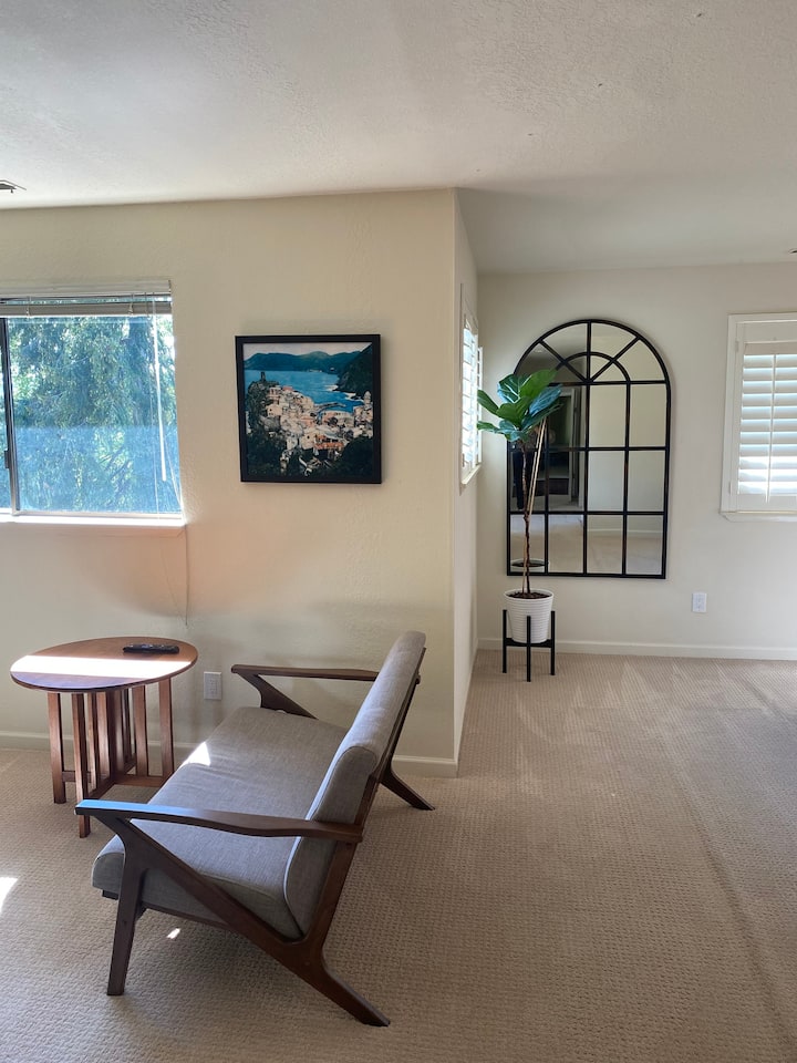 Bellevue Home With Location - Mercer Island, WA