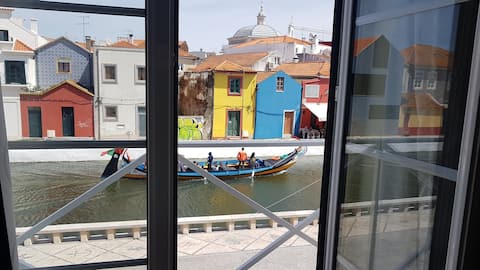 Flamingos House-beautiful view over the Canal!