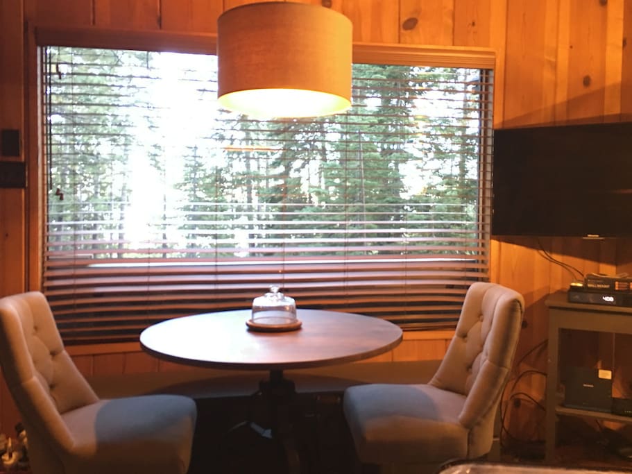 Seating for 4 (third chair not in photo, bench in back) Flat Screen TV (Cable, Wi-Fi)