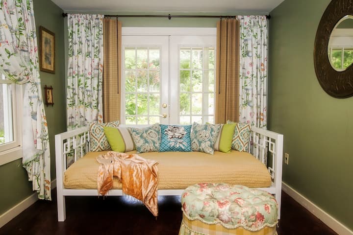 Cozy Country Retreat - West Stockbridge, MA