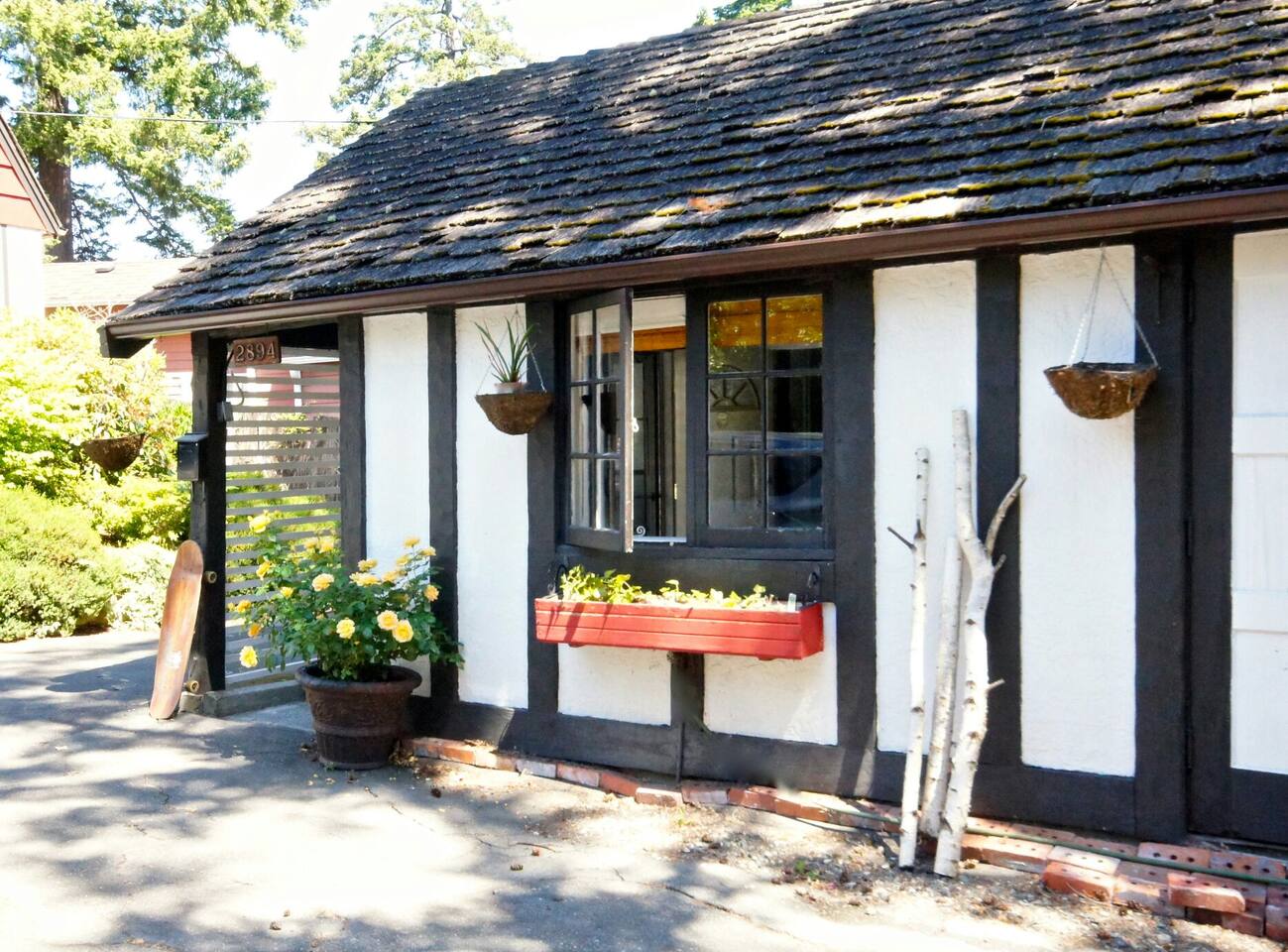 Rustic Cabin In The City Cottages For Rent In Victoria
