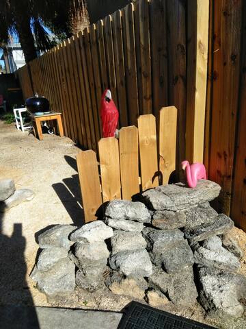 Dreamy Private Efficiency 1.5 blocks from beach.