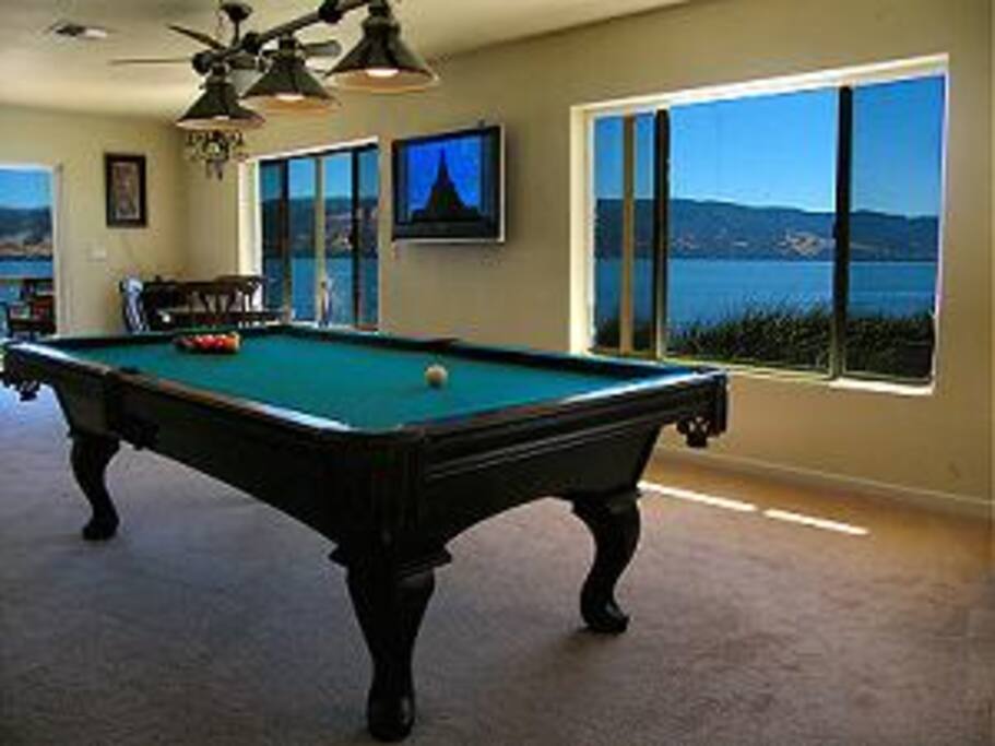 Luxurious Lakefront Home on Point in Lakeport CA Houses for Rent in