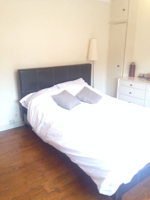 Bedroom with king size bed