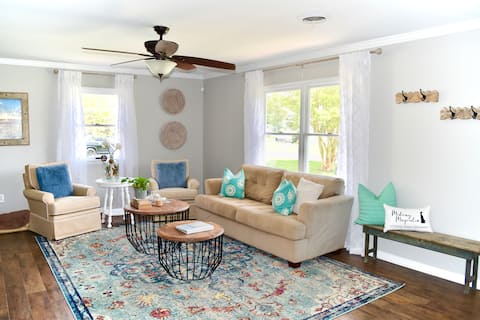 Midway Magnolia-3BR/2BA Home, dog-friendly