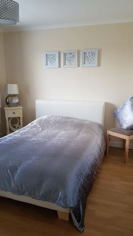 Quiet & Friendly home in Glenrothes with breakfast