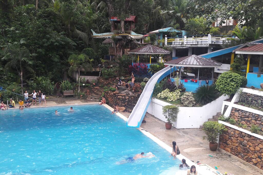 Adventure pool