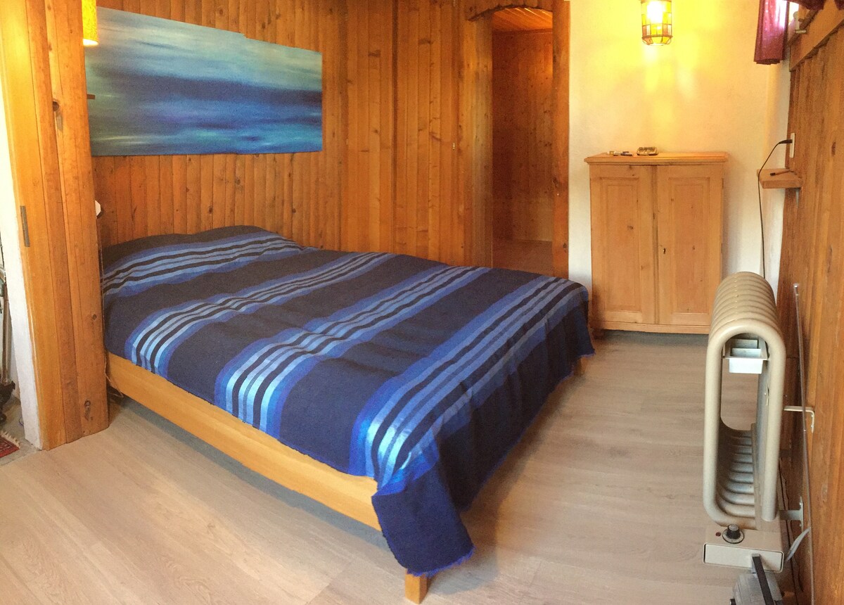 Chumba cha kulala kwenye ghorofa ya kwanza, kitanda cha sentimita 160