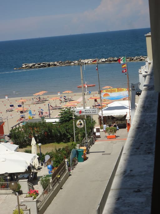 Vista mare dal balcone