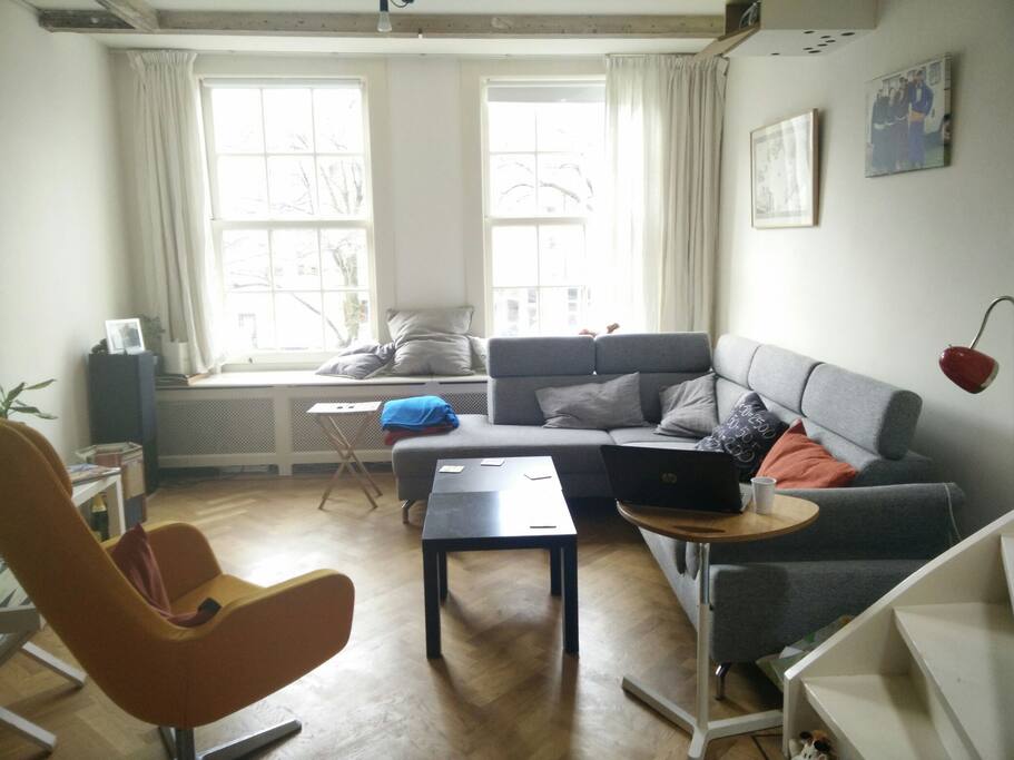 Shared living room with beamer