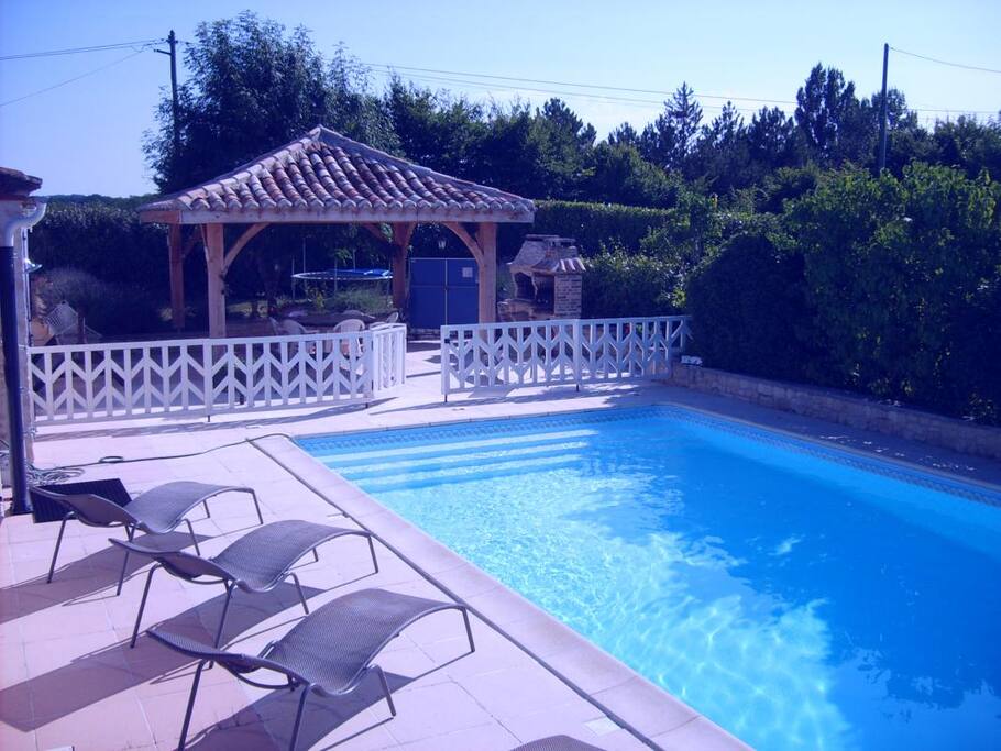 La terrasse et la piscine