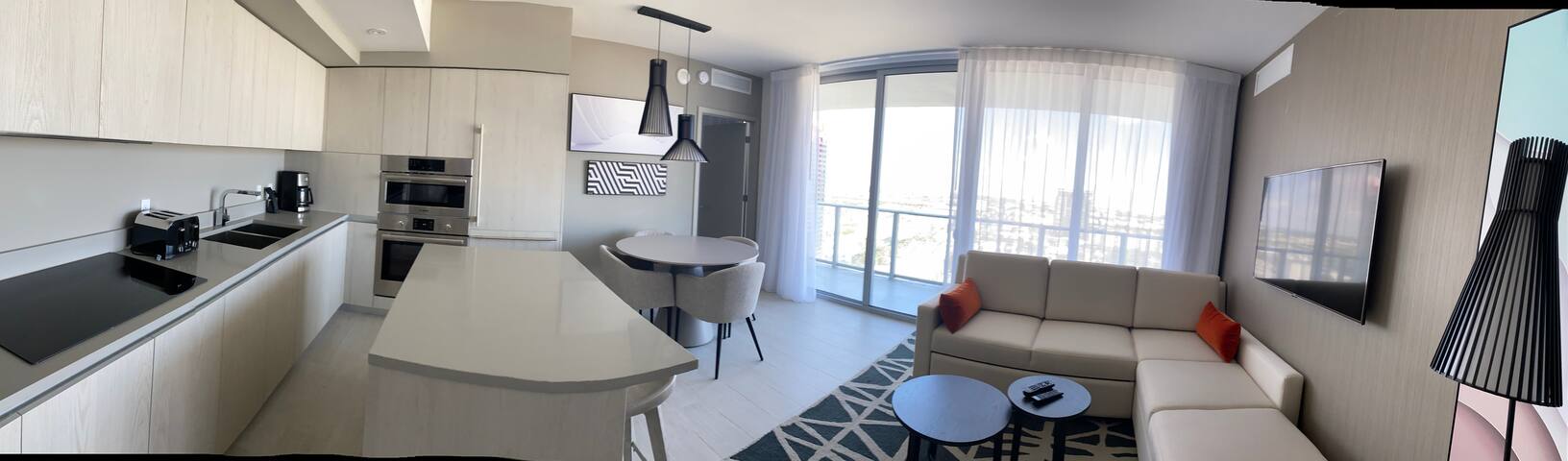 Hollywood Paradise gallery image 5