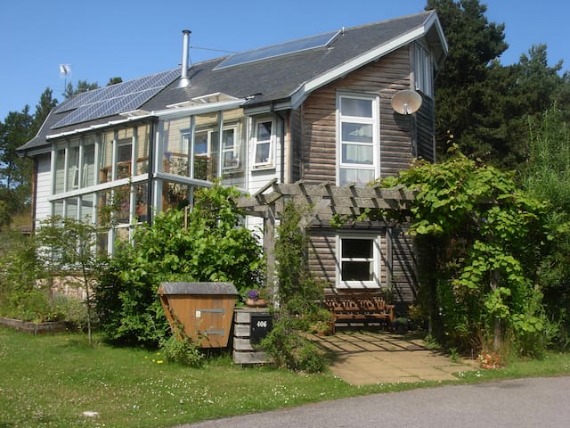 Cosy Eco house, Findhorn Ecovillage