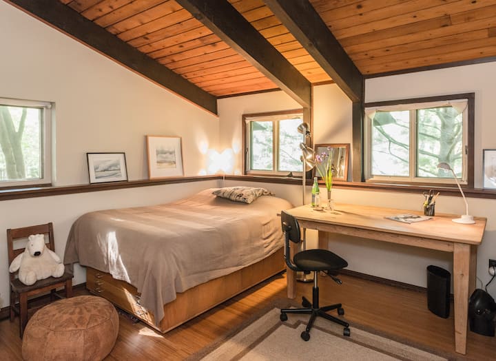 Izba pre hostí 2, manželská posteľ na platforme, 2. poschodie