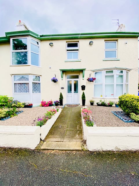 Prestatyn, 3 bedrooms , all ensuite. Ex location