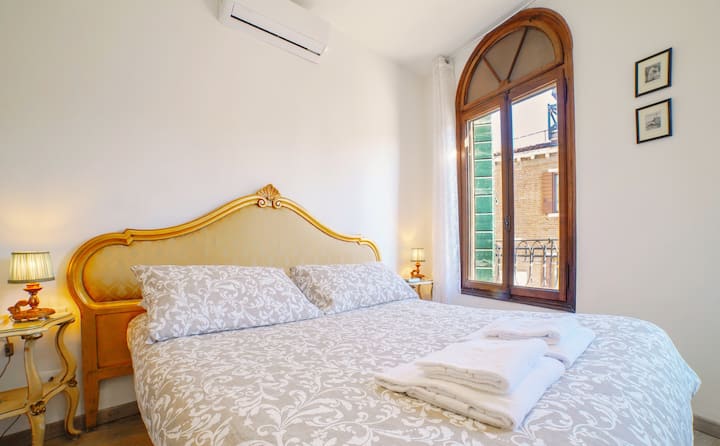 Соба бр. 2 / Stanza #2