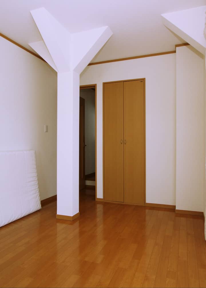 1F room
