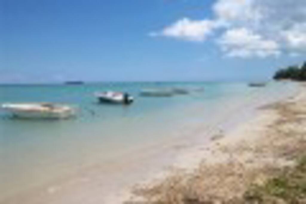 DIRECT ACCESS TO BEACH