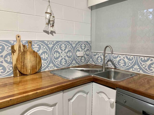 NEW BATHROOMS! WIFI, NETFLIX, CLOSE TO THE BEACH