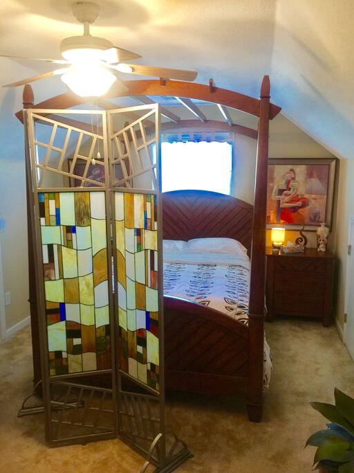 spacious upper room: touch lamps on each dresser. Side eves for storage on each side of the room