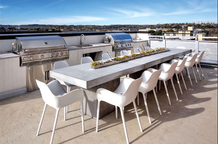 Wyn Austin Resort ~ Rooftop Pool ~ 2B Presidential