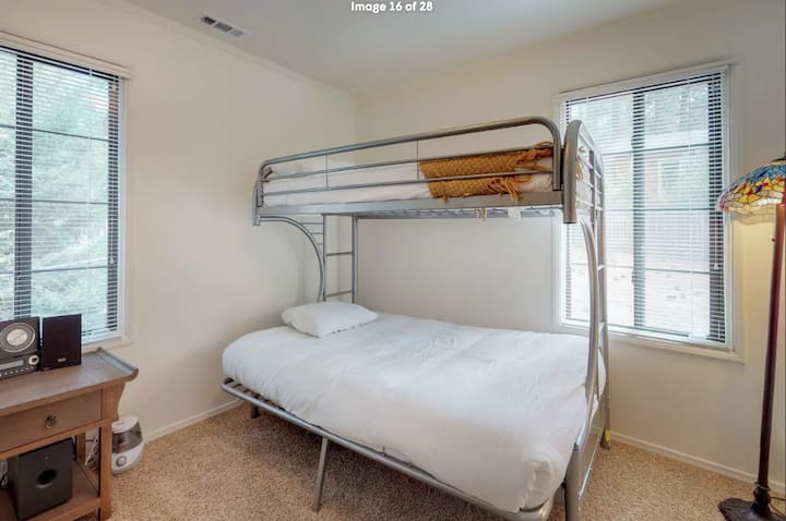 Bunk: Full bottom/Twin Top