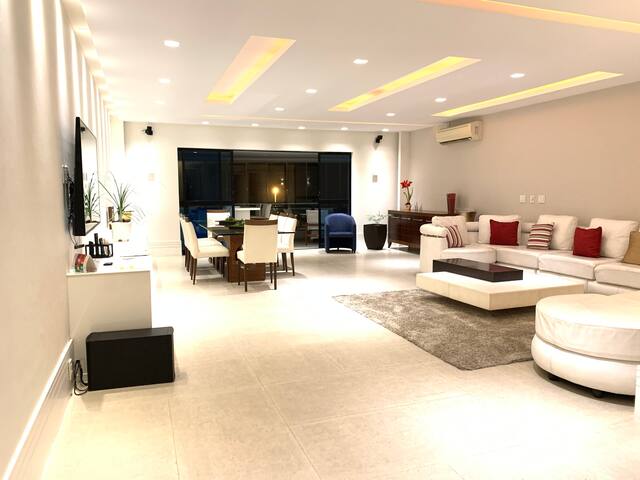 Luxuoso e Decorado 4 Quartos Frontal Mar Barra gallery image 5