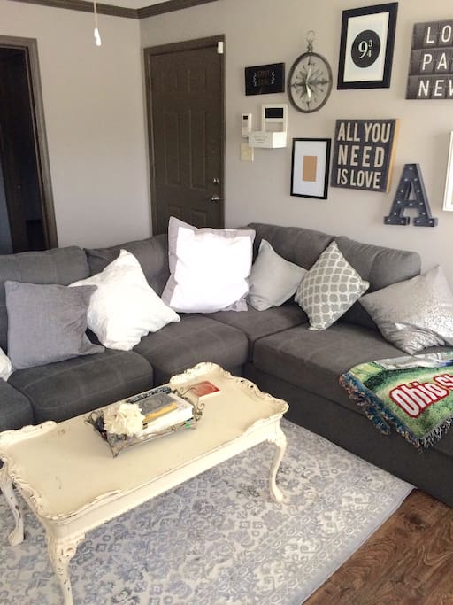 Living room with comfy sectional - can sleep 2