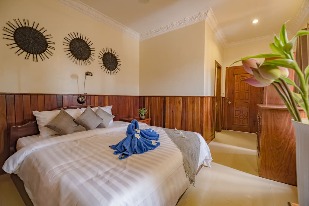 Queen Size Bed Room