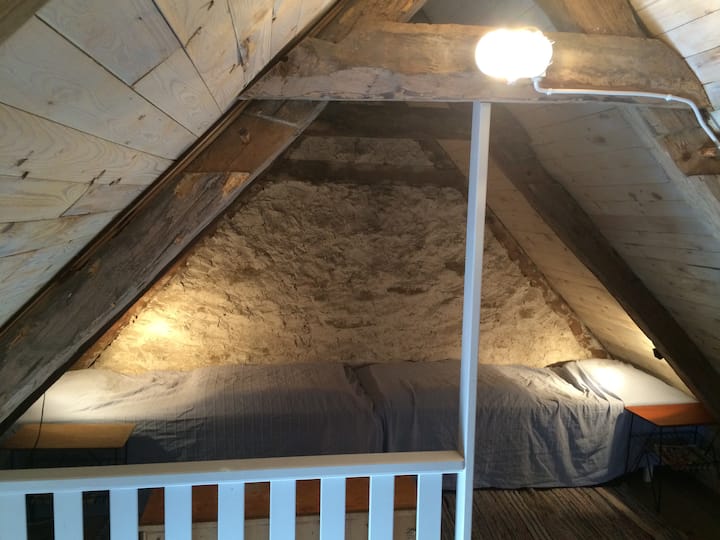 Loft, jednolôžkové postele 