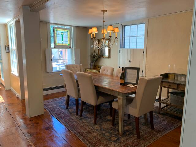 Heart of Newport; Alexander Hamilton slept here! gallery image 4