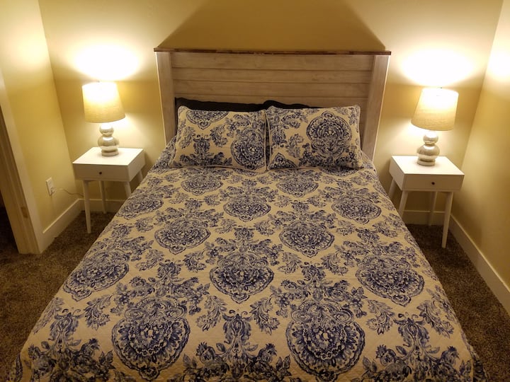 ห้องนอน #1 (เตียงควีนไซส์)