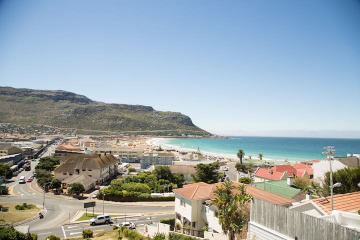 Beach View living Luxurious beach apartment gallery image 2