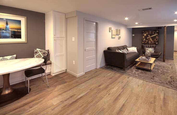 Uptown Living, Steps to St. Charles, Tulane & Park gallery image 4