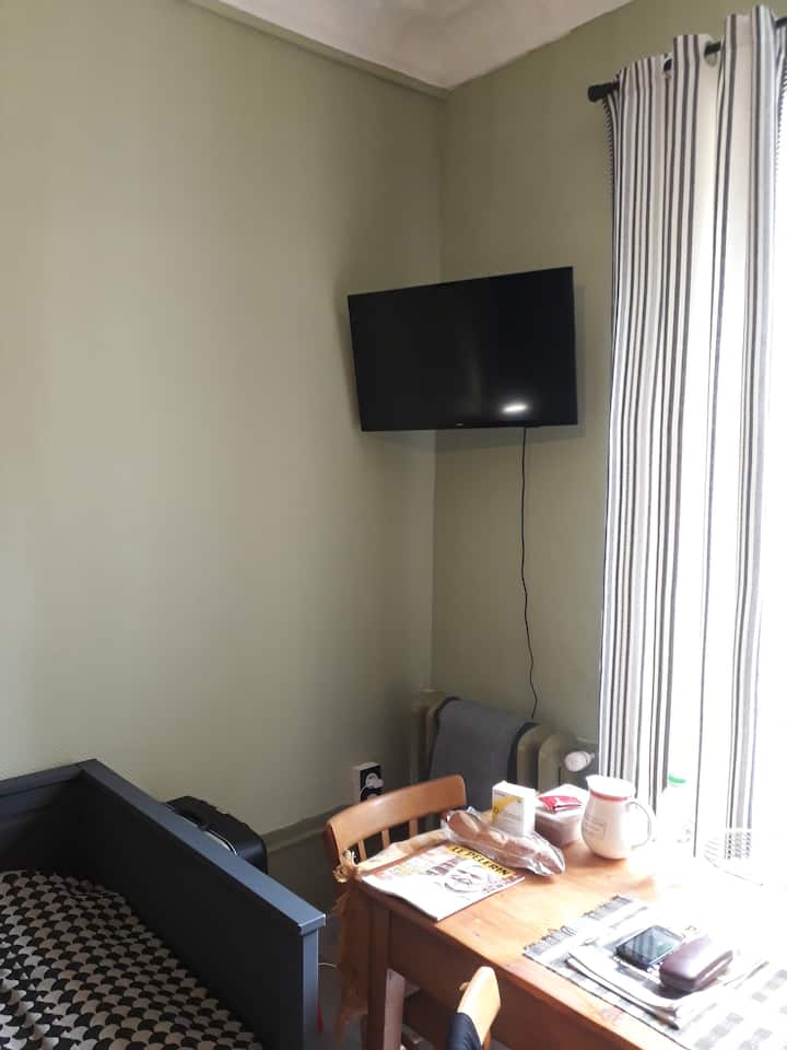 منطقة لتناول الغداء. 

تلفزيون بشاشة مسطحة. 

واي فاي. 