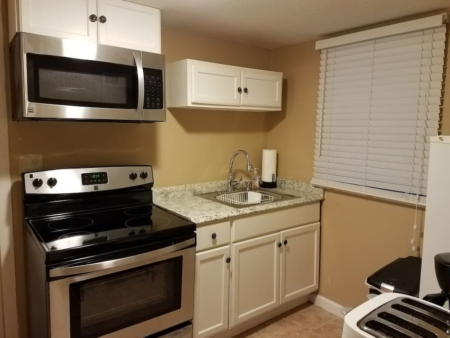 Brand new electric stove, microwave oven