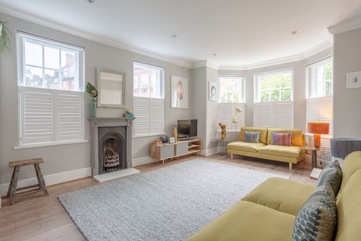 Central, Quirky & Modern Detached Home in Camden