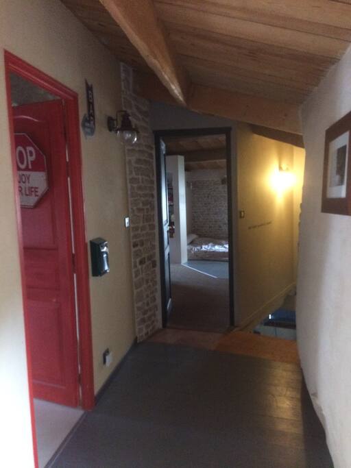 Couloir à l'étage desservant les chambres
