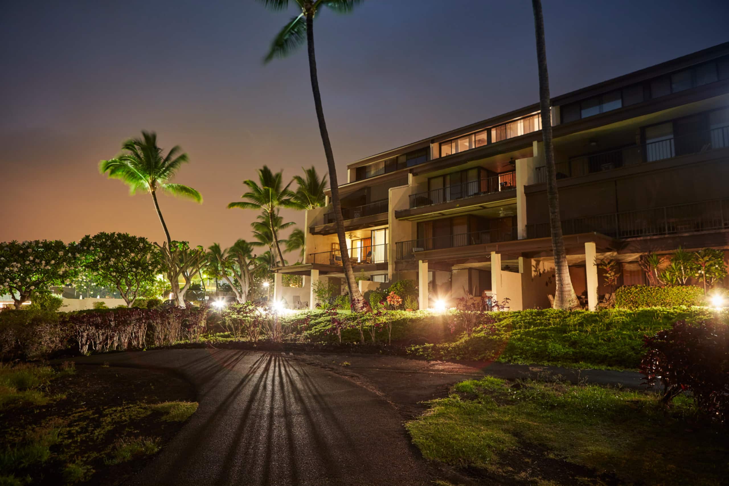 Condo in Kailua-Kona · ★4.96 · 3 bedrooms · 4 beds · 3 baths - Image 24