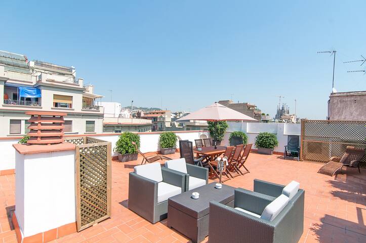 Sleeps 18 off Paseo de Gracia with sunny terrace gallery image 5