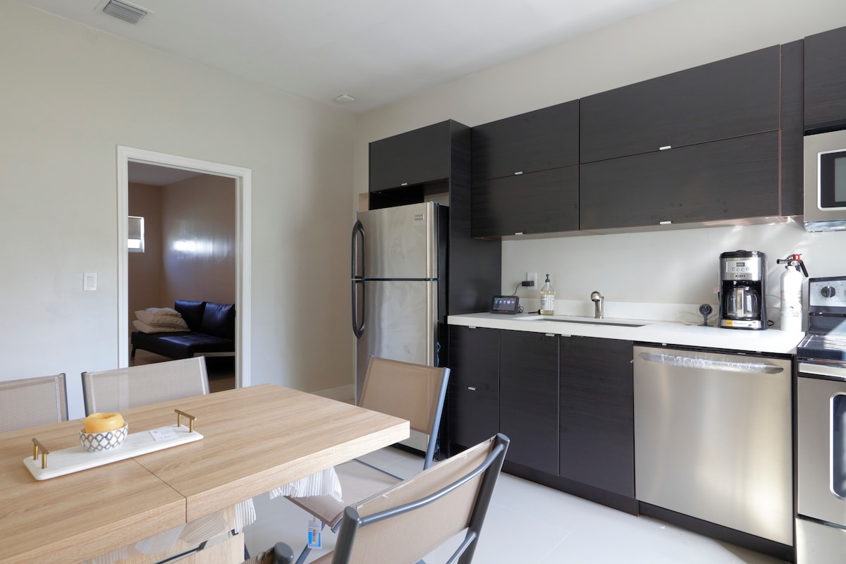 Popular Airbnb listing: MIAMI 1-2 bedrooms in a tropical oasis in Lemon City/Little Haiti
