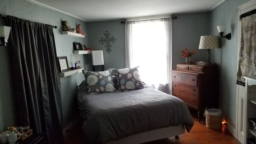 Cozy room in hip, historic Uptown Kingston