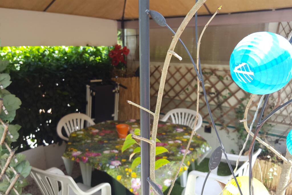 Outdoor table/ Table d'extérieur