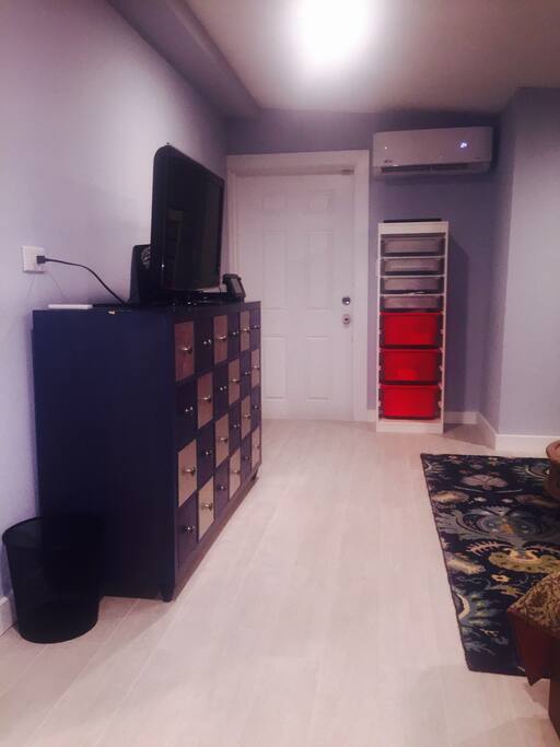 Private entrance /Brand New Split Unit AC