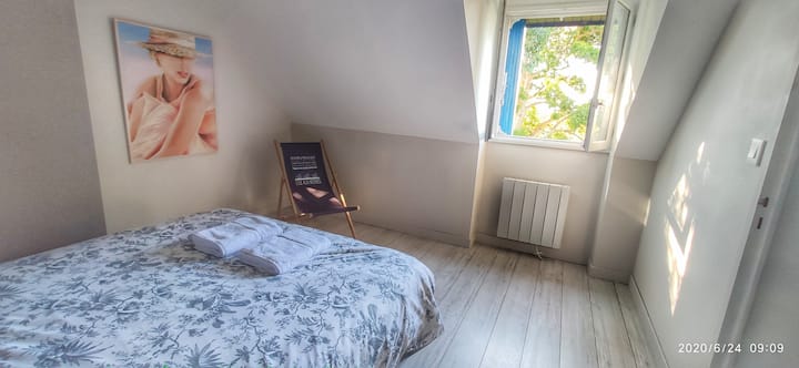 Spavaća soba 3: velika spavaća soba na katu, 160 bračnih kreveta, vrt i pogled na more 